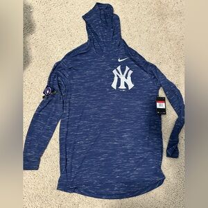 Brand New New York Yankees long sleeve shirt Pullover